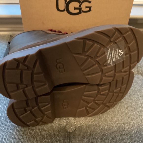 UGG® Kids' Robley Waterproof Boot (Big Kid), size 4 - Picture 2 of 13